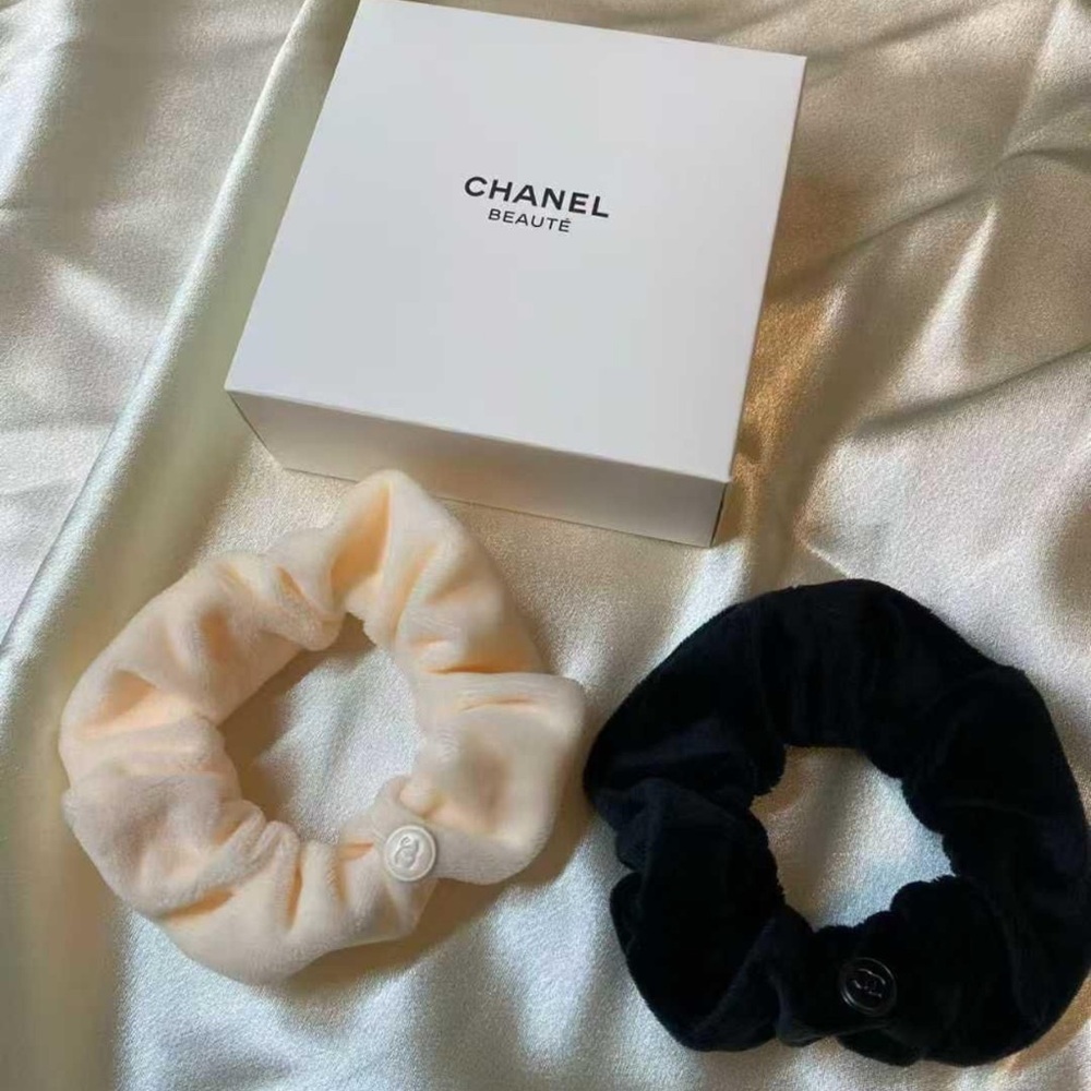 Cream and Black Scrunchie Set